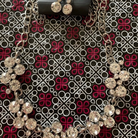 Necklace and matching Earrings - Picture 2 of 3